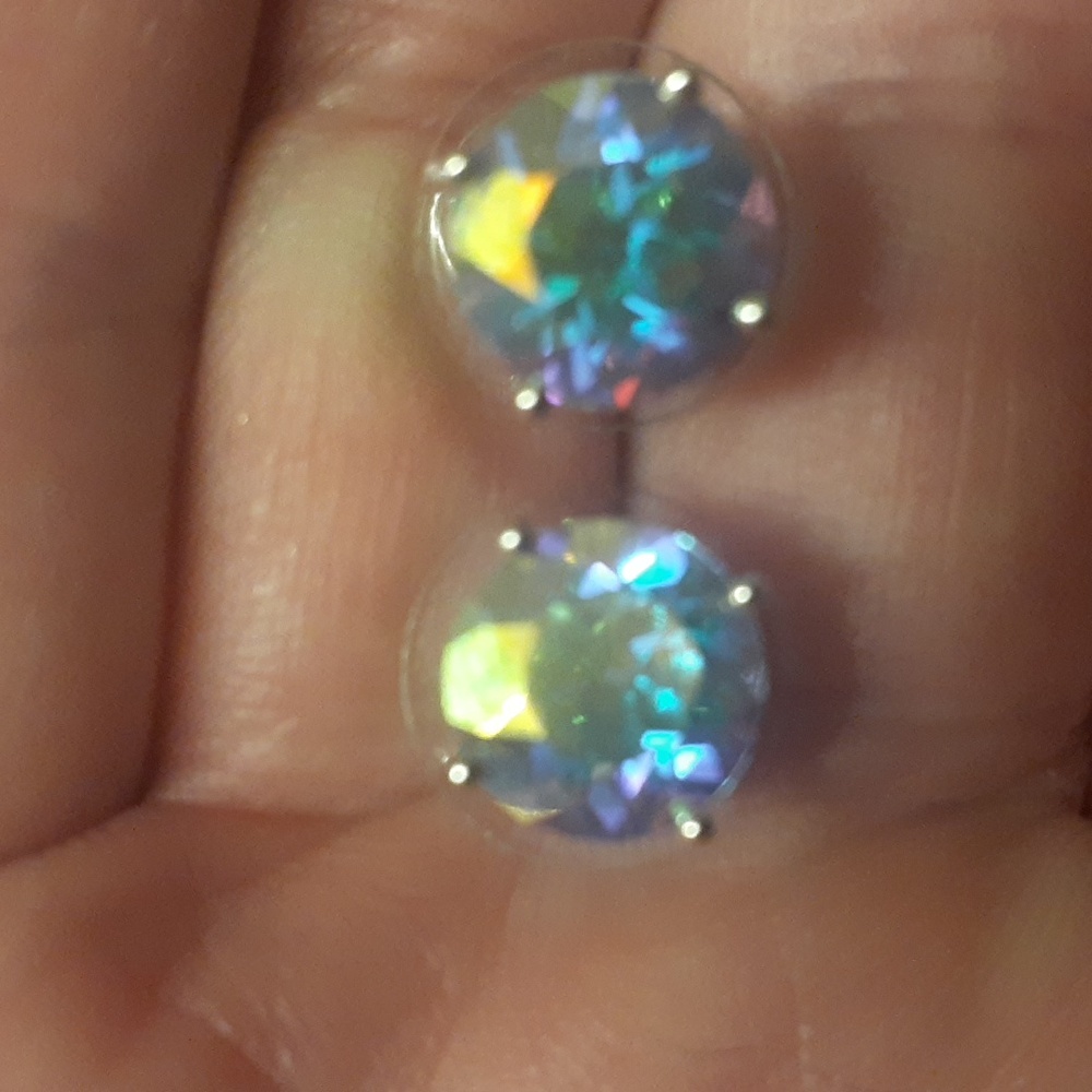 stunning mercury mystic topaz studs. ( 6.35 ctw. ) - Picture 2 of 4